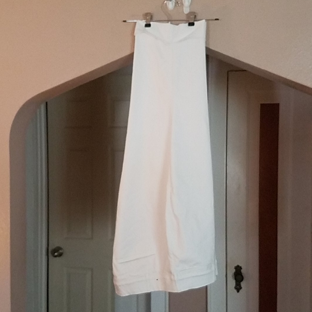 White ankle/crop pants